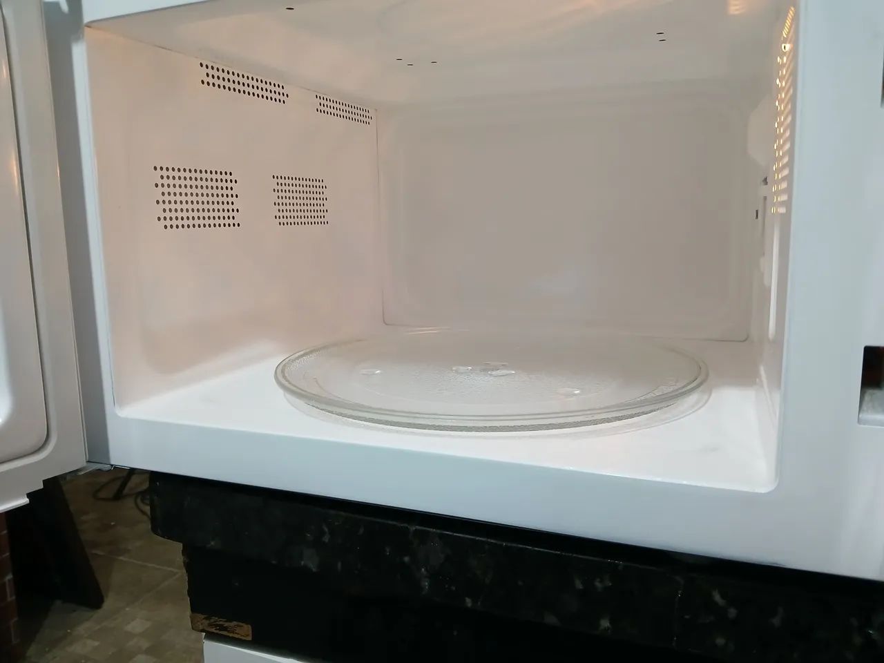 Microondas electrolux MPE37 - Foto 4