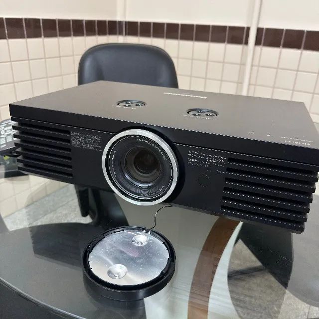 Projetor Panasonic PT-AE4000 - Foto 2