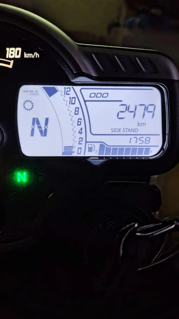 Speed 400 Triumph  - Foto 5
