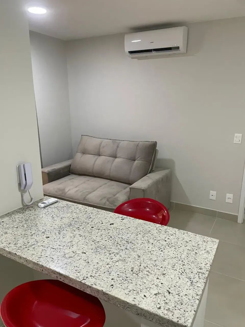 EDIFICIO DONATELA - MOBILIADO UM DORMITORIO - Foto 3