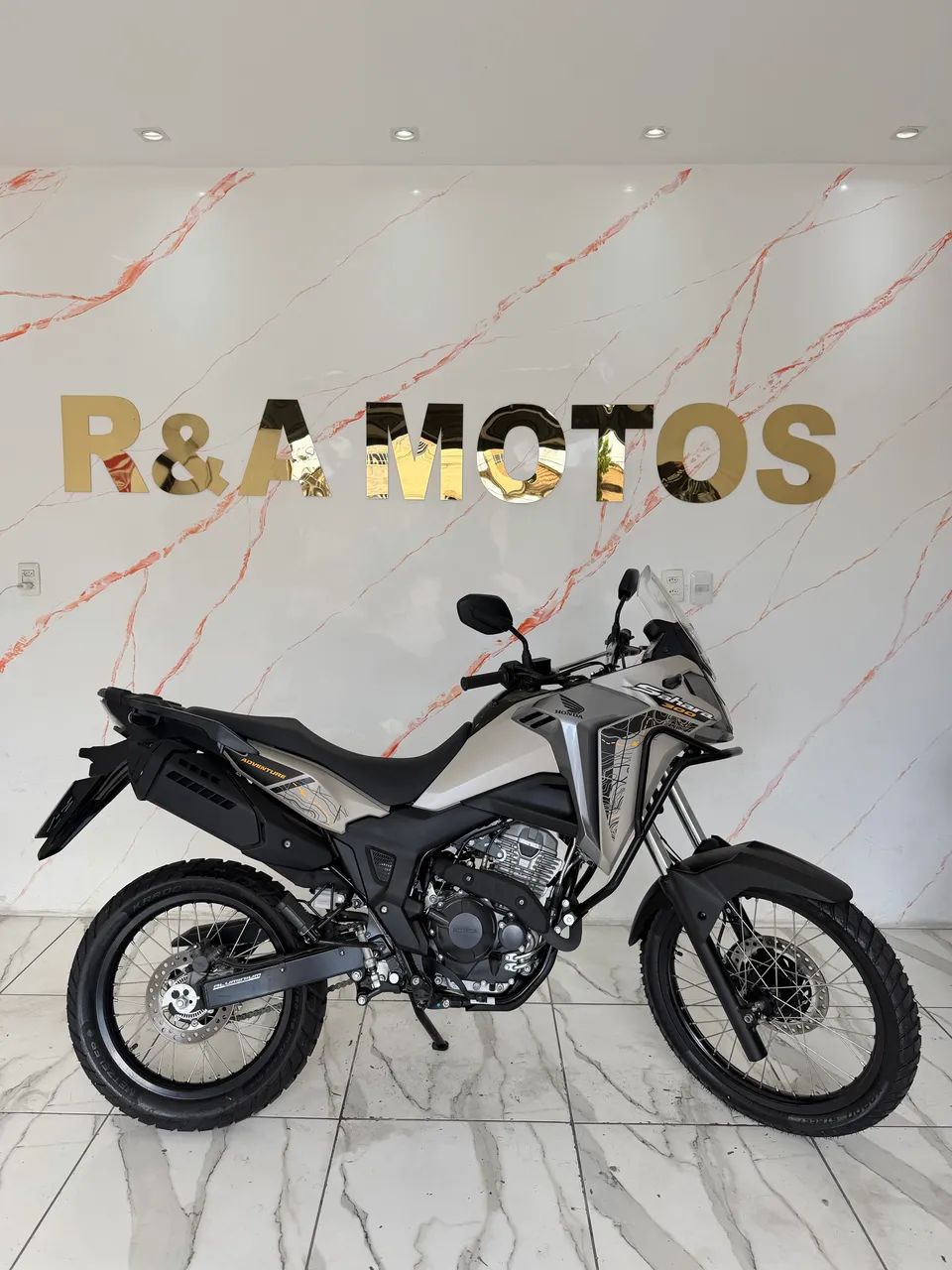 VENDO SAHARA 300 KM 130