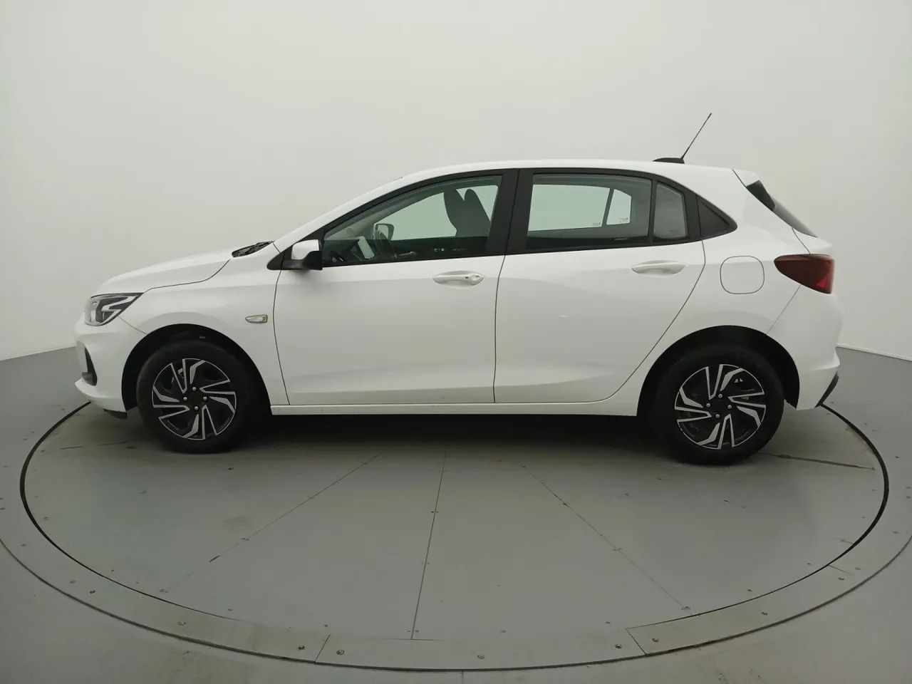 Chevrolet Onix Hatch LT 1.0 12V Flex Mec. 4P, foto 2 de 18