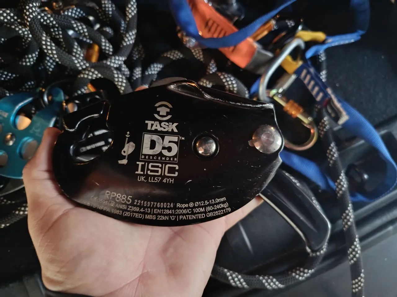 DESCENSOR D5 TASK