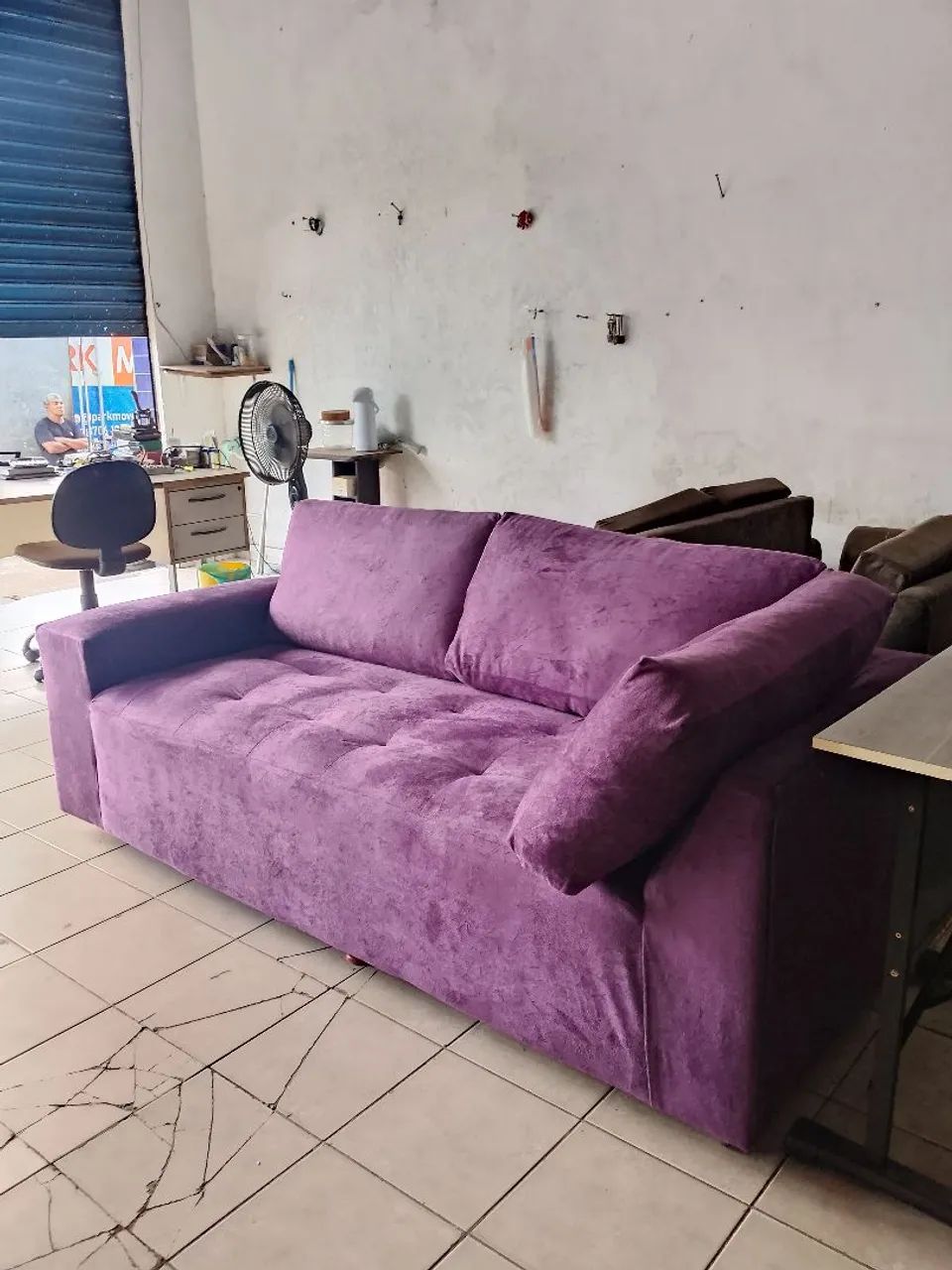 SOFÁ ROXO 3 LUGARES - REFORMADO - Foto 3
