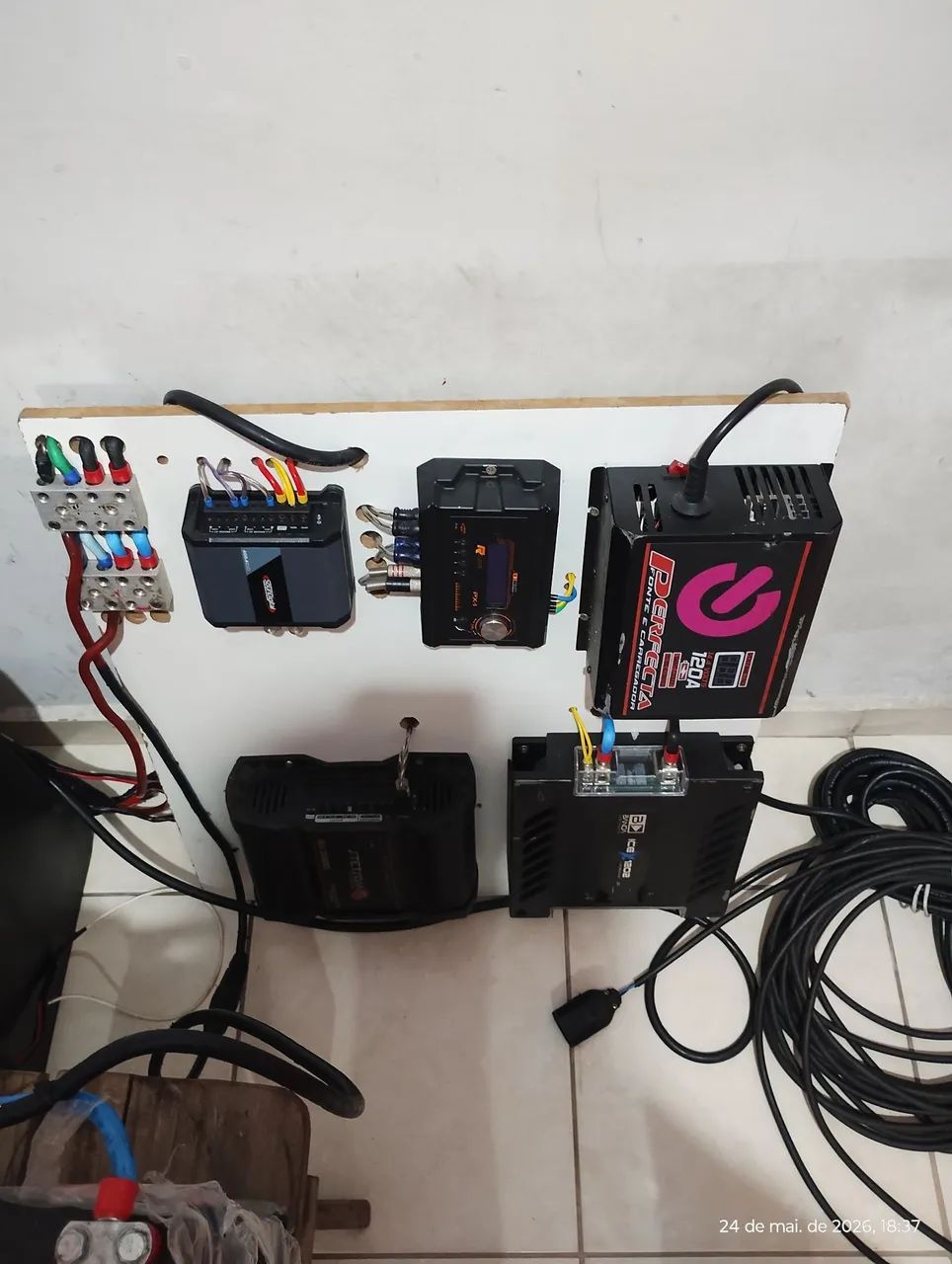 Vende-se paredão 