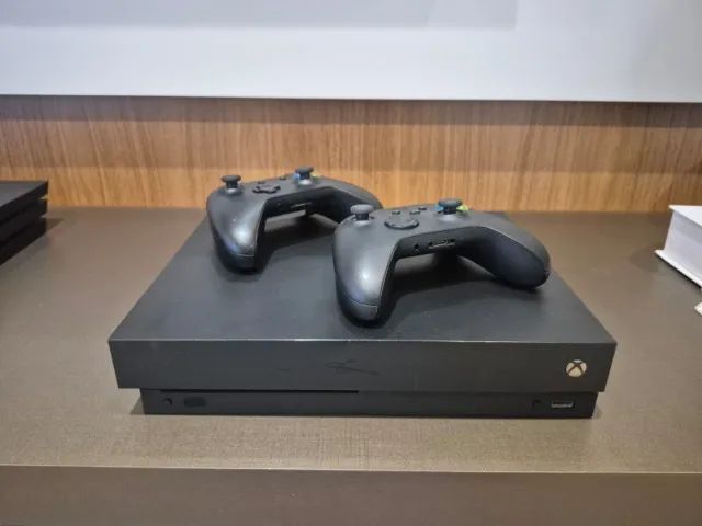 XBOX ONE X + 2 Controles - Foto 2