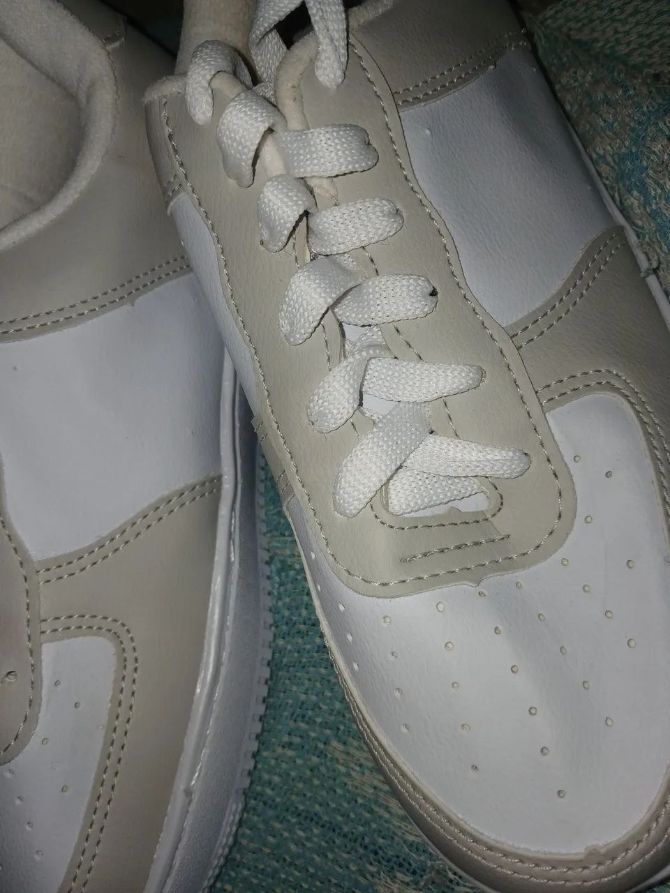 Tênis Cinza Branco Casual - Foto 2