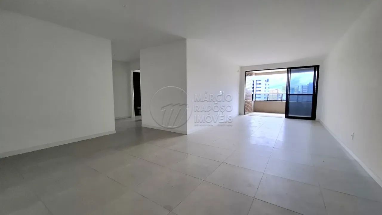 Apartamento com 3 Quartos e Varanda à venda no Edf. Ravenna na Ponta Verde