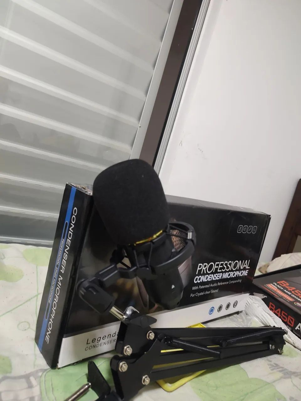 Microfone com braço articulado, em ótimo estado  - Foto 3