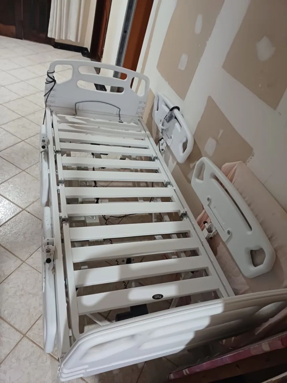 Cama hospitalar elétrica, articulada (várias posições) 