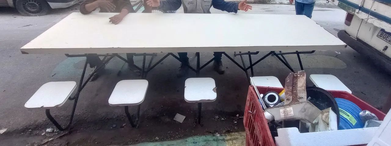 MESA COM 10 LUGARES DE 3 METROS 450 REAIS 