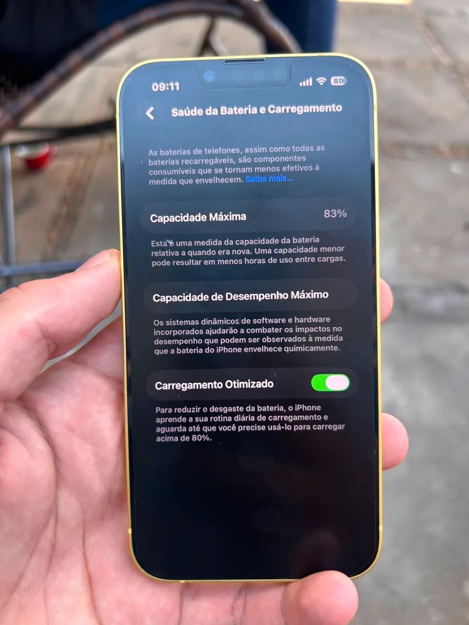 Vendo iPhone 14 com 256gb, e 83% de bateria, sem detalhes - Foto 3