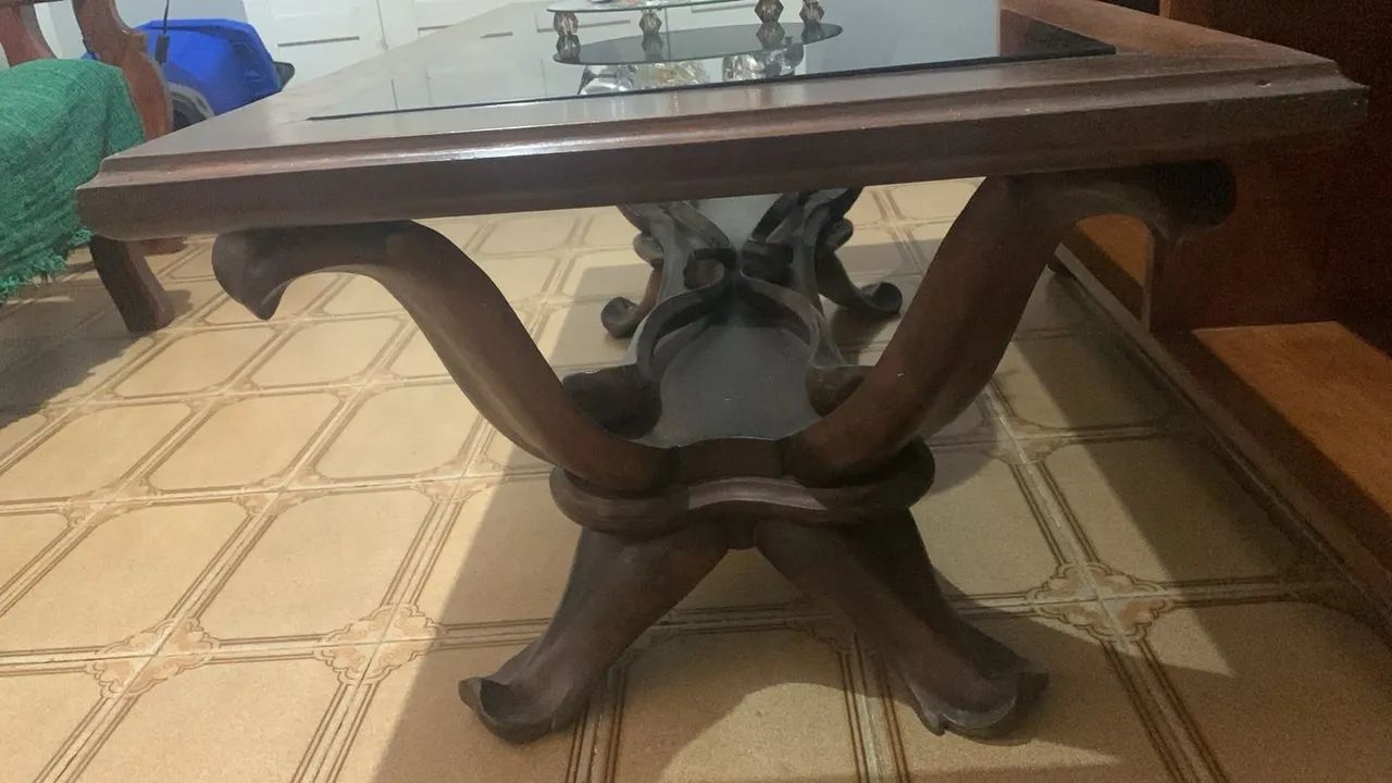 Linda mesa de centro, de madeira, no estilo colonial! - Foto 2