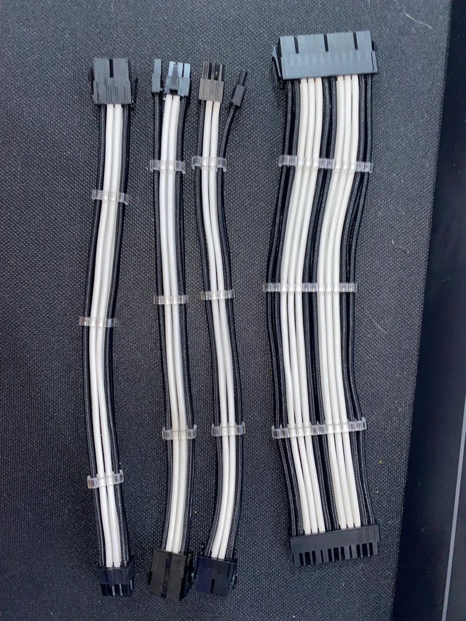 Cabos Sleeved Preto e Branco 