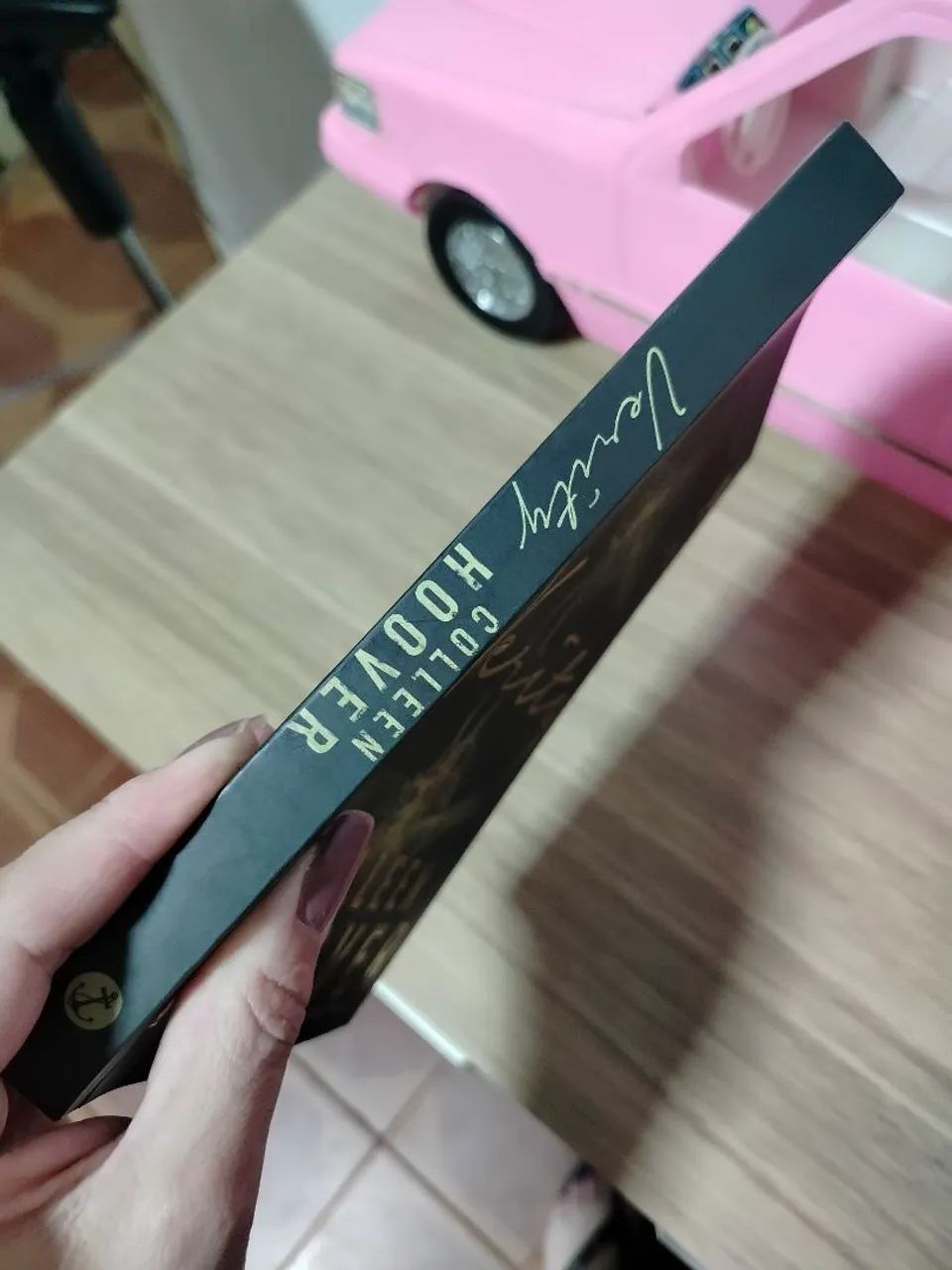 Livro Verity Coleen hover - Foto 4