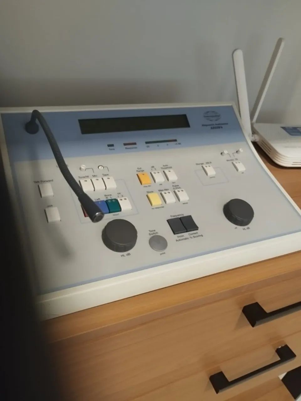 AUDIÔMETRO INTERACOUSTICS AD229-B - SEMI-NOVO, IMPECÁVEL