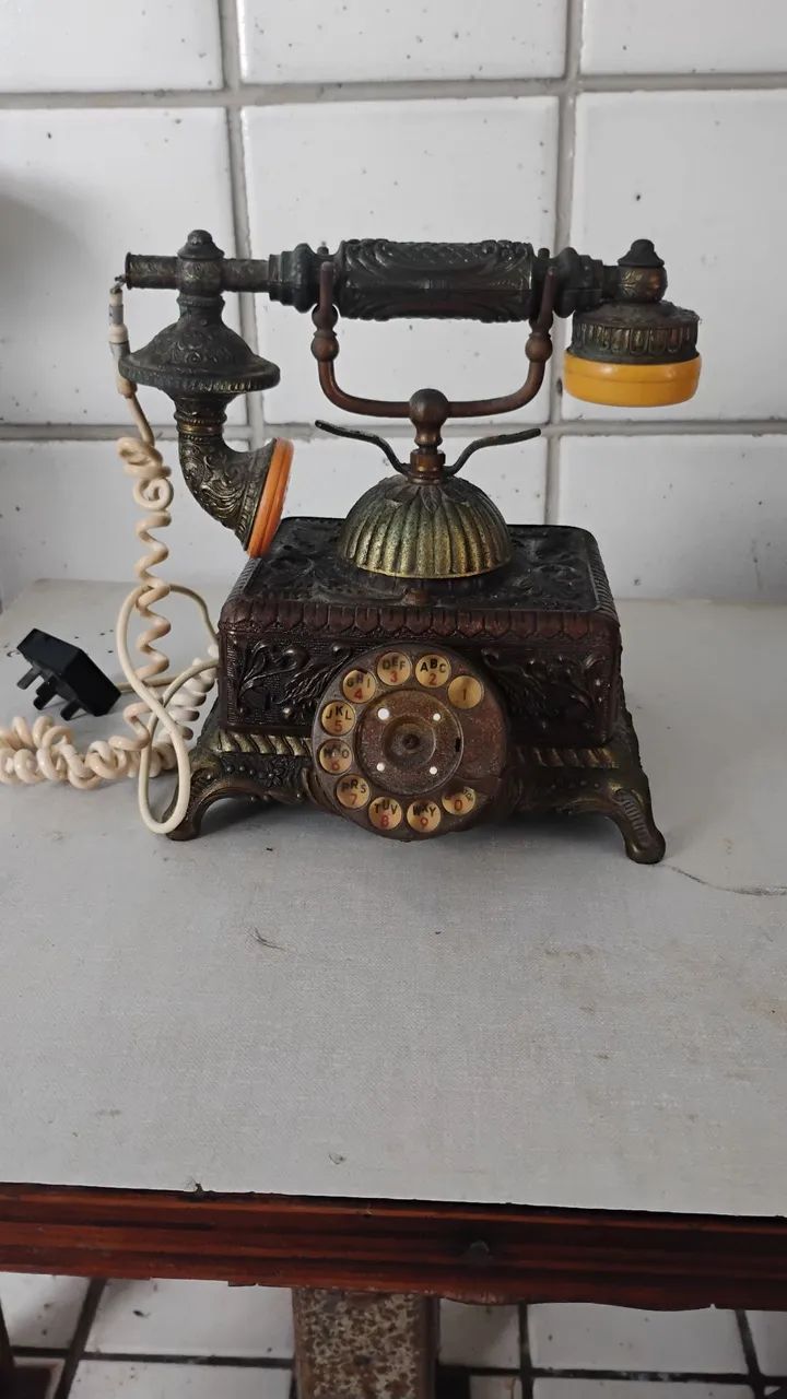 Telefone fixo antigo 