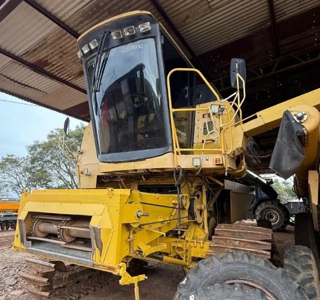 Colheitadeira New Holland TC57 - Tratores e máquinas agrícolas