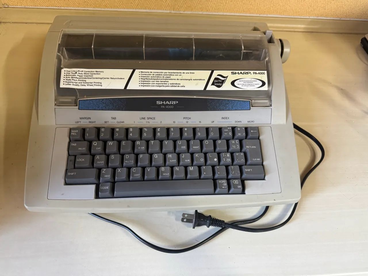 Máquina de escrever SHARP415078729794211842