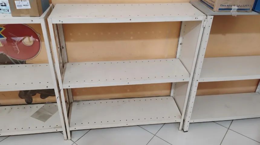 Balcão Vitrine de Aço com Vidro Frontal - Foto 2