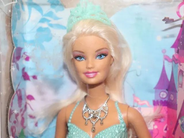 Barbie Princesa da linha Fairytale Magic 2011/2012 - Foto 2