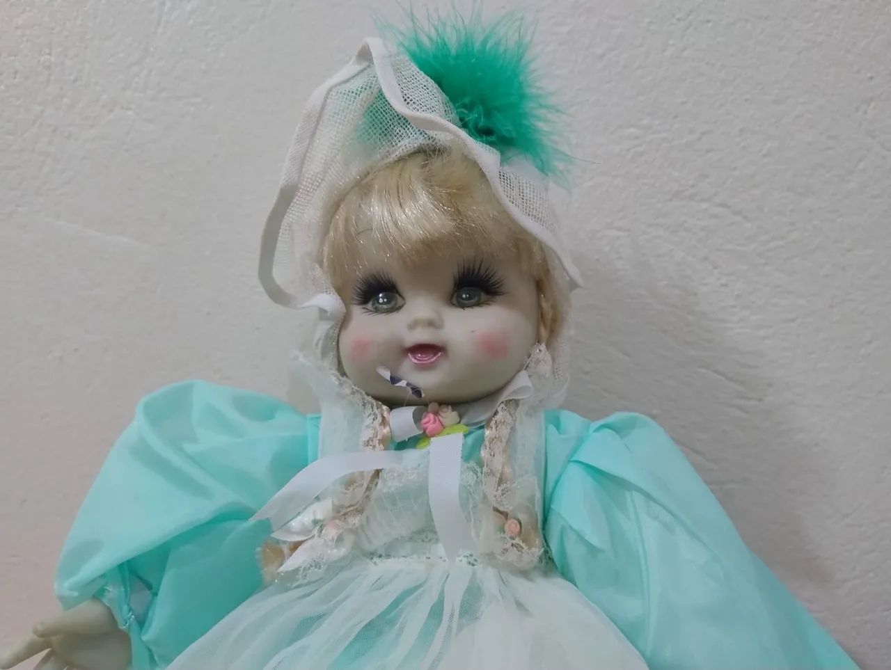 Boneca de porcelana - verde