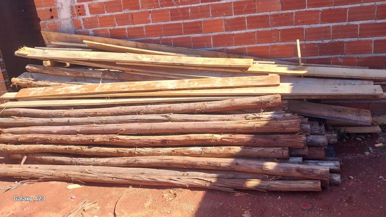 Vendo 49 escora de madeira valor 06 reais cada 