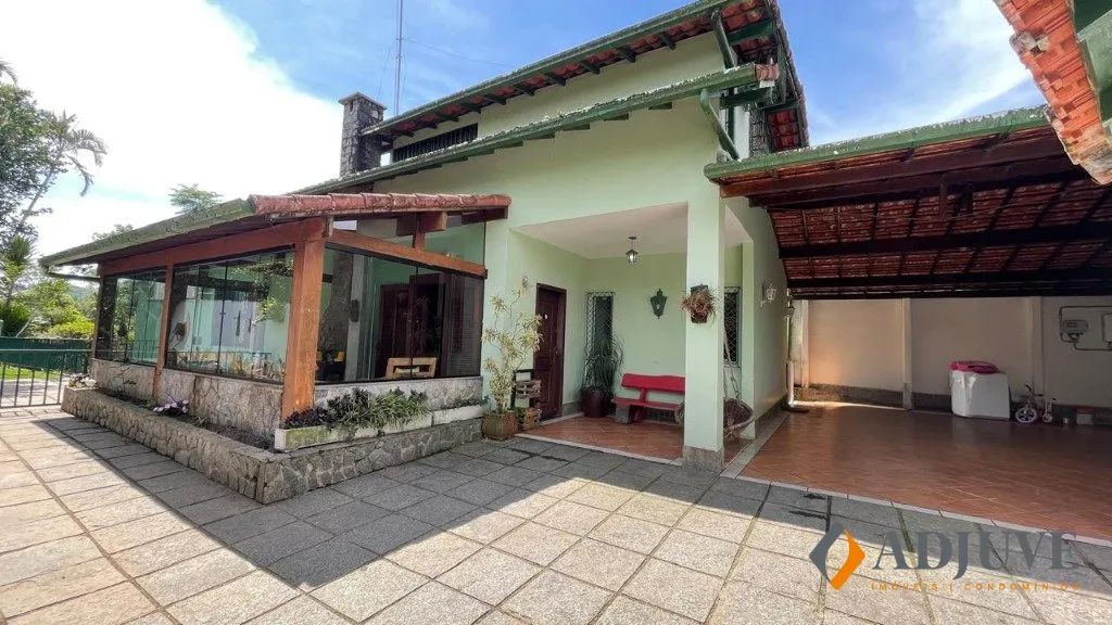 Casa principal linear no Bairro Mauá