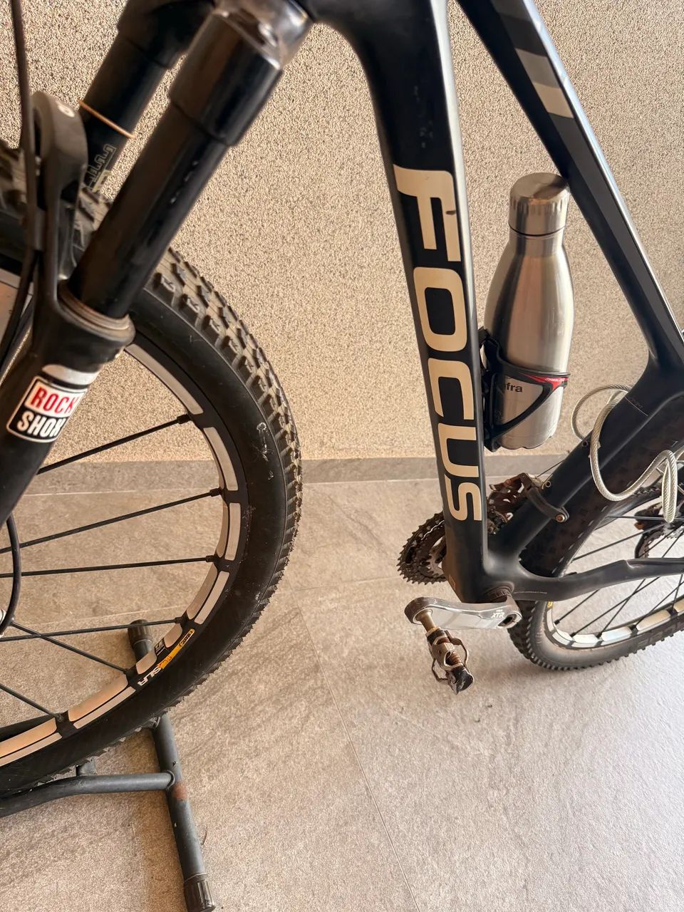 Bike Carbono - Aro 29 - EXCELENTE  - Foto 6