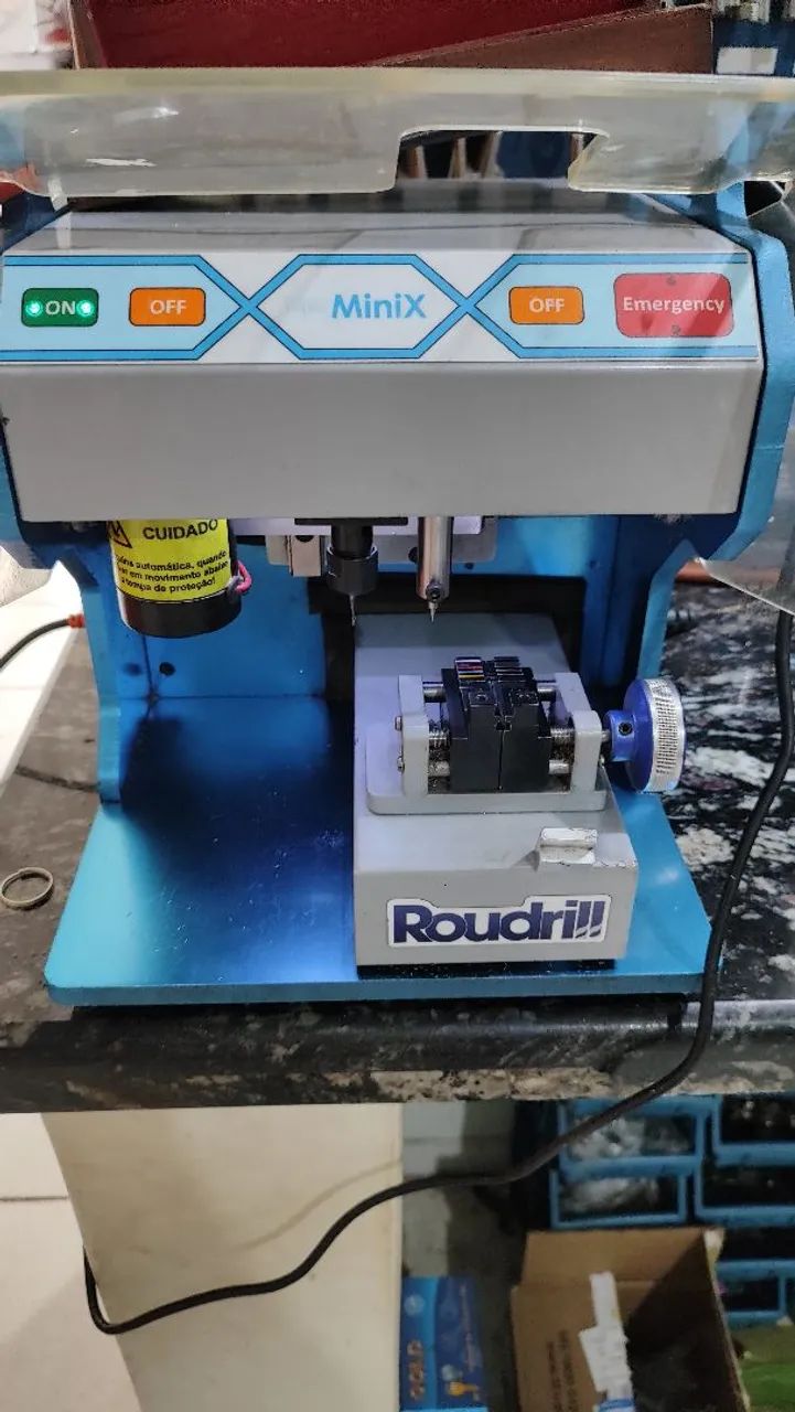 Máquina de Chaves automática Roudrill 