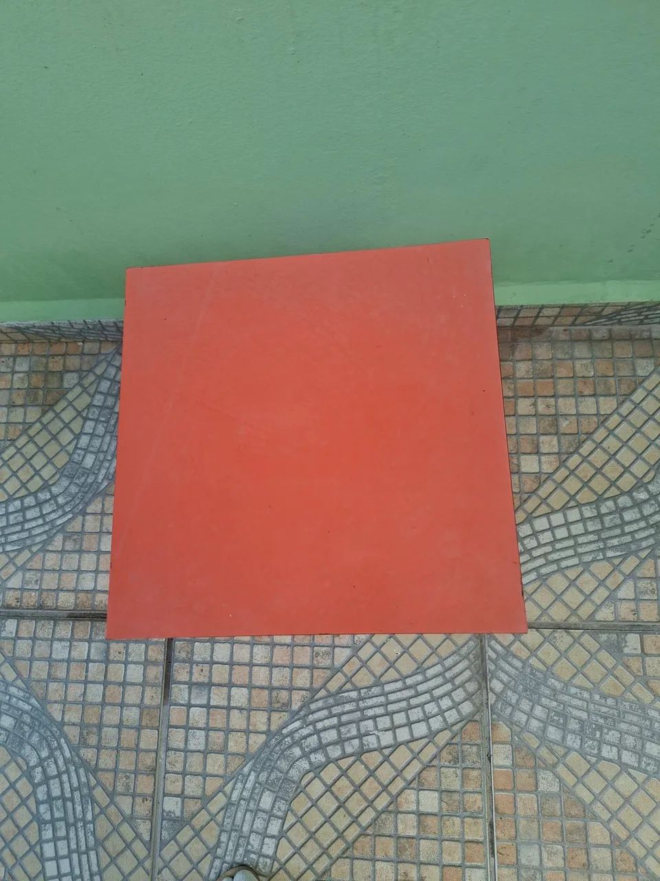 Banquinho de madeira com tampo de fórmica  - Foto 2