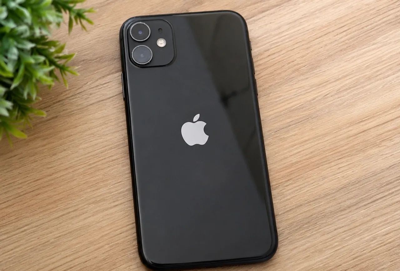 iPhone 11 64GB - Funcionando - Câmera Frontal com Defeito - Foto 2