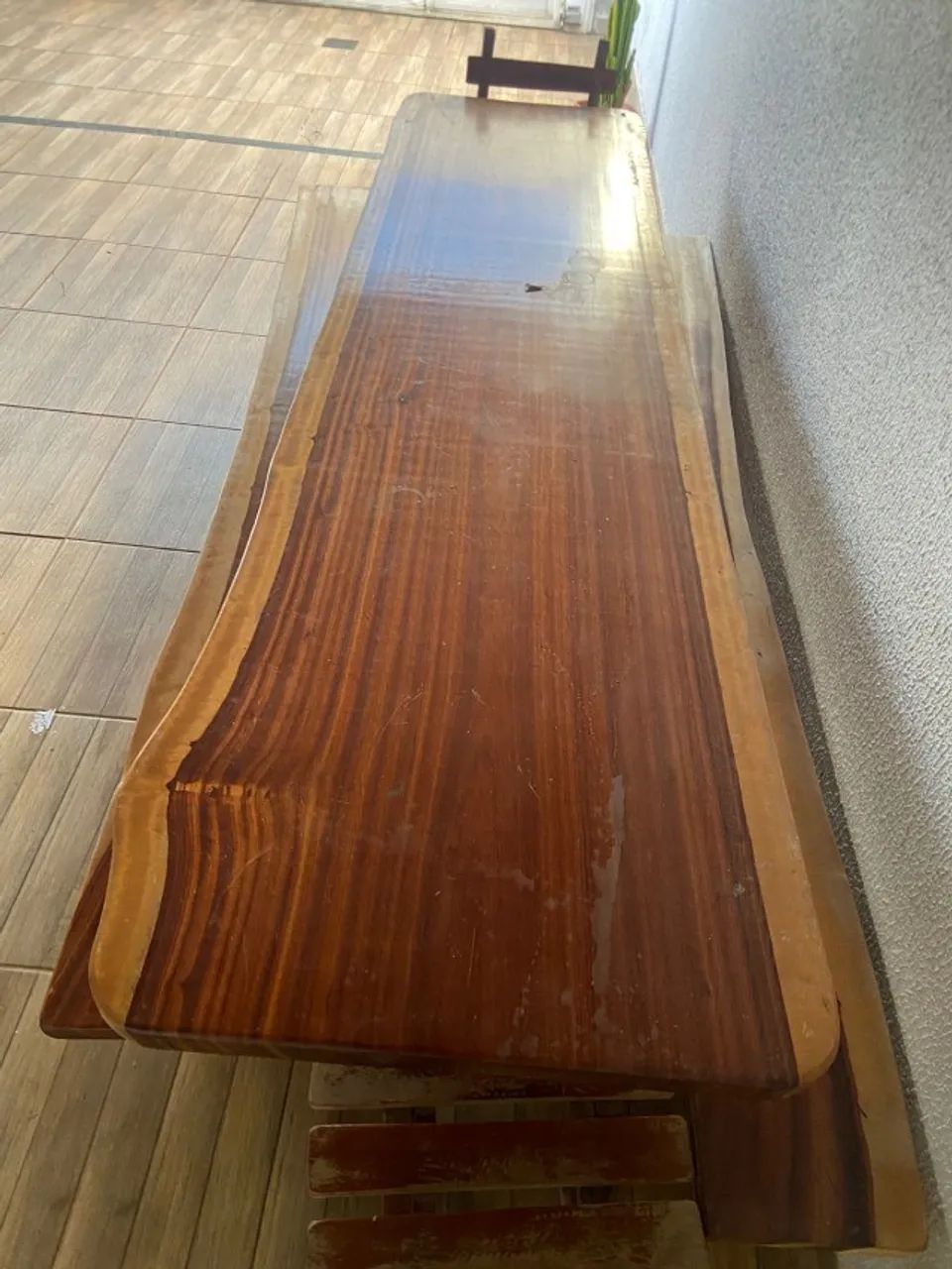 Mesa Rústica de Madeira Maciça com 2 Bancos e 2 Cadeiras - Foto 2