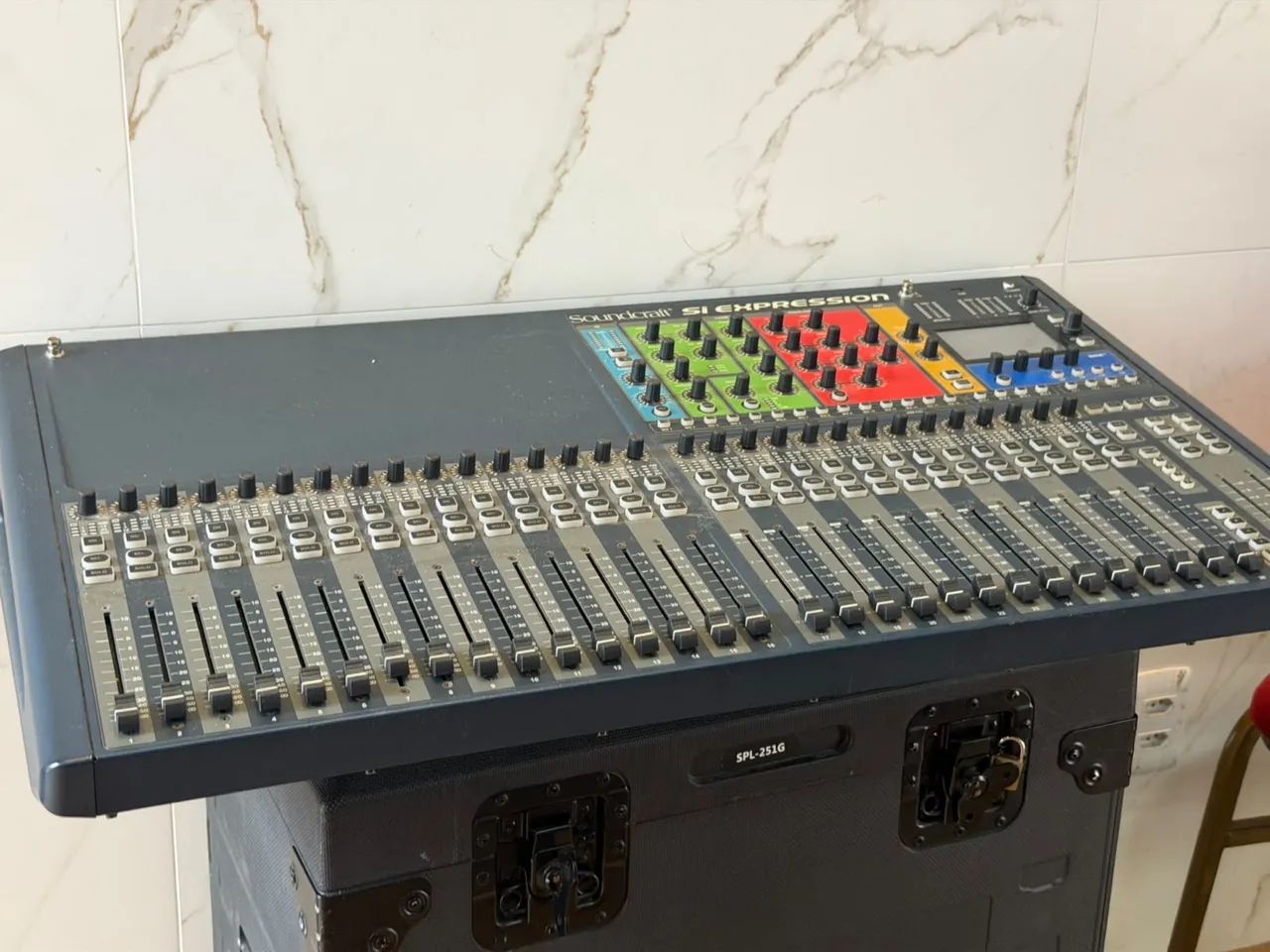 Mesa Digital Soundcraft Expression 32  - Foto 2