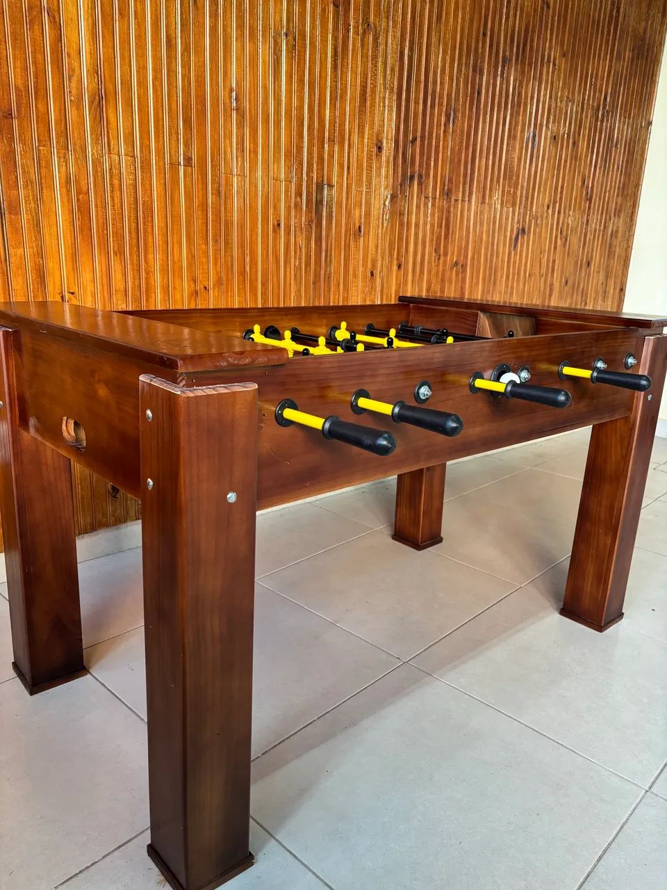 Mesa toda em madeira maciça 