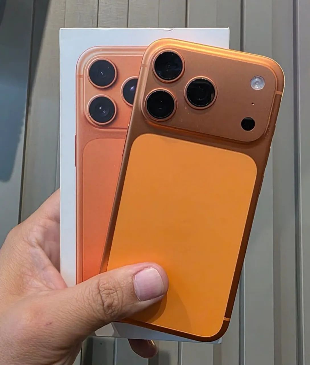 IPHONE 17 PR0 TOP