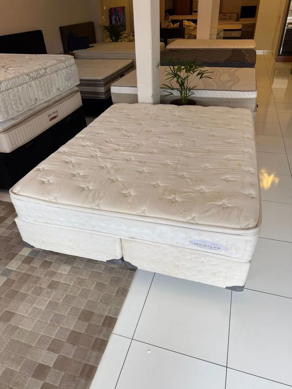 Colchão Queen MAXFLEX COM CAMA BOX SEMINOVO - Entrego! 