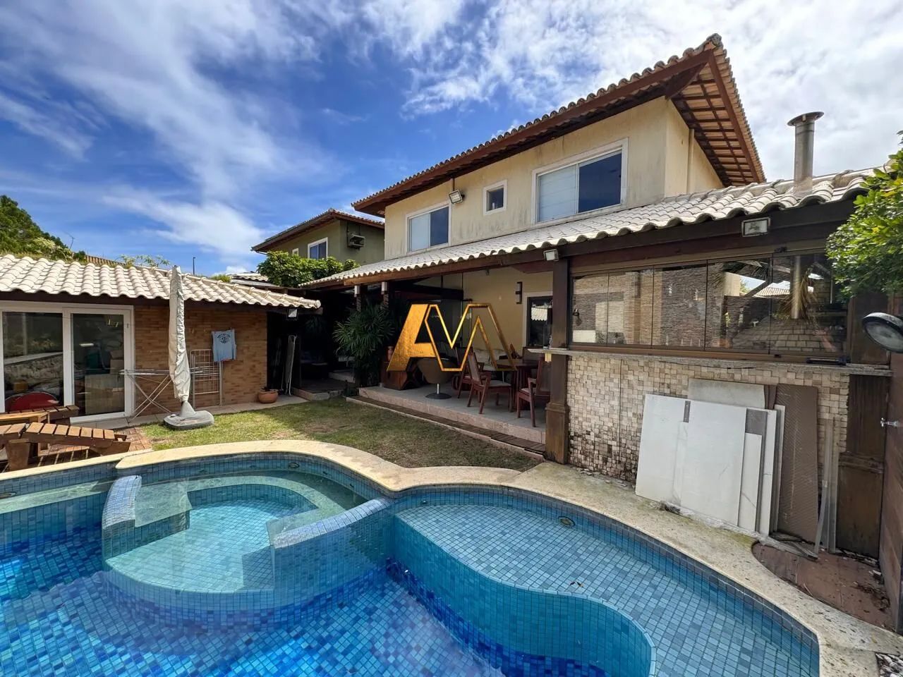 CASA 4 SUÍTES EM PIATÃ