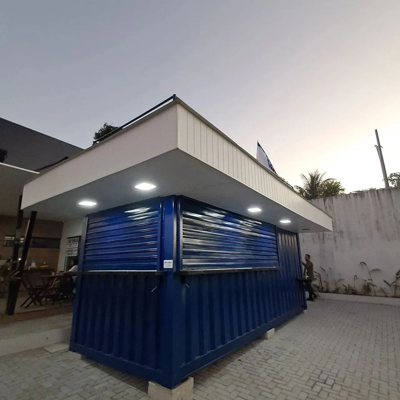 Customização de container marítimo