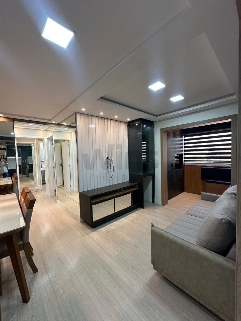 Apartamento finamente Mobiliado, com ótima incidência solar, churrasqueira a Carvão elevad