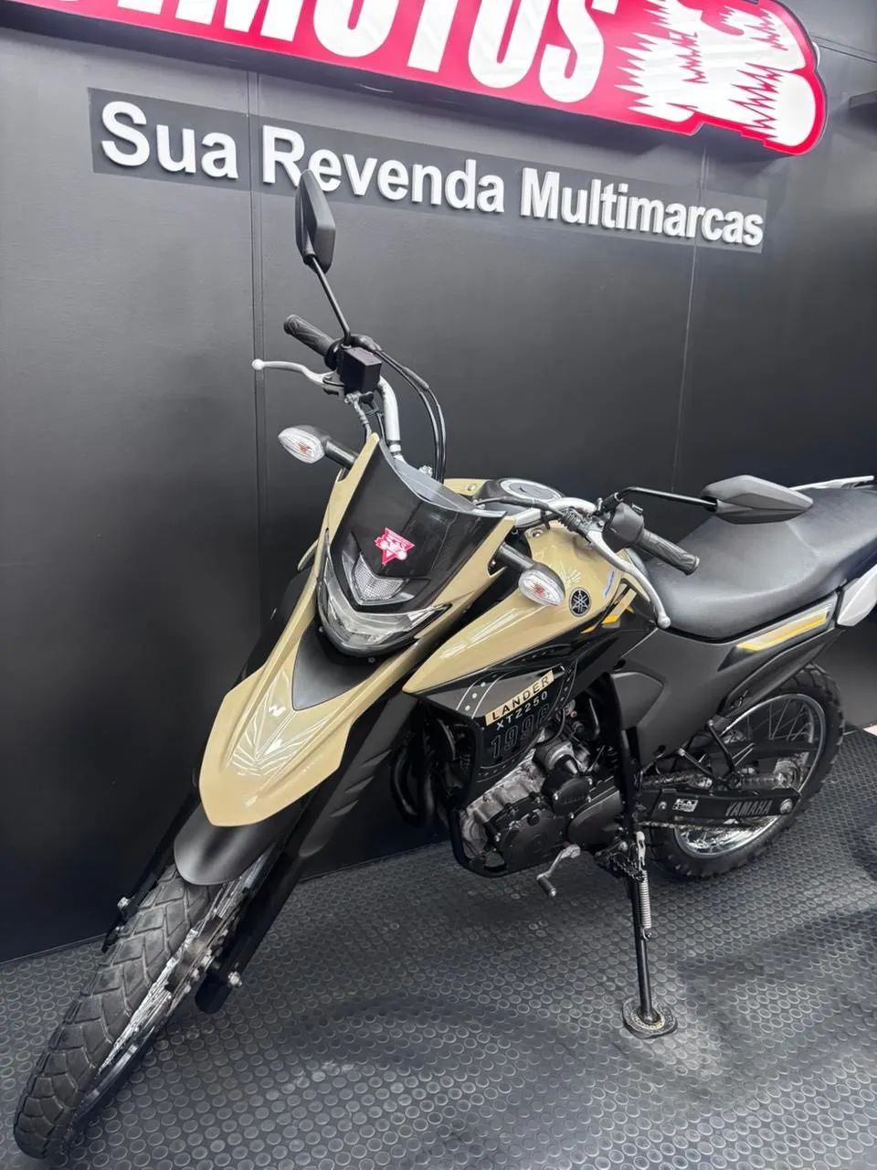 XTZ 250 LANDER ABS *** BEGE 2022/2023 - Foto 4