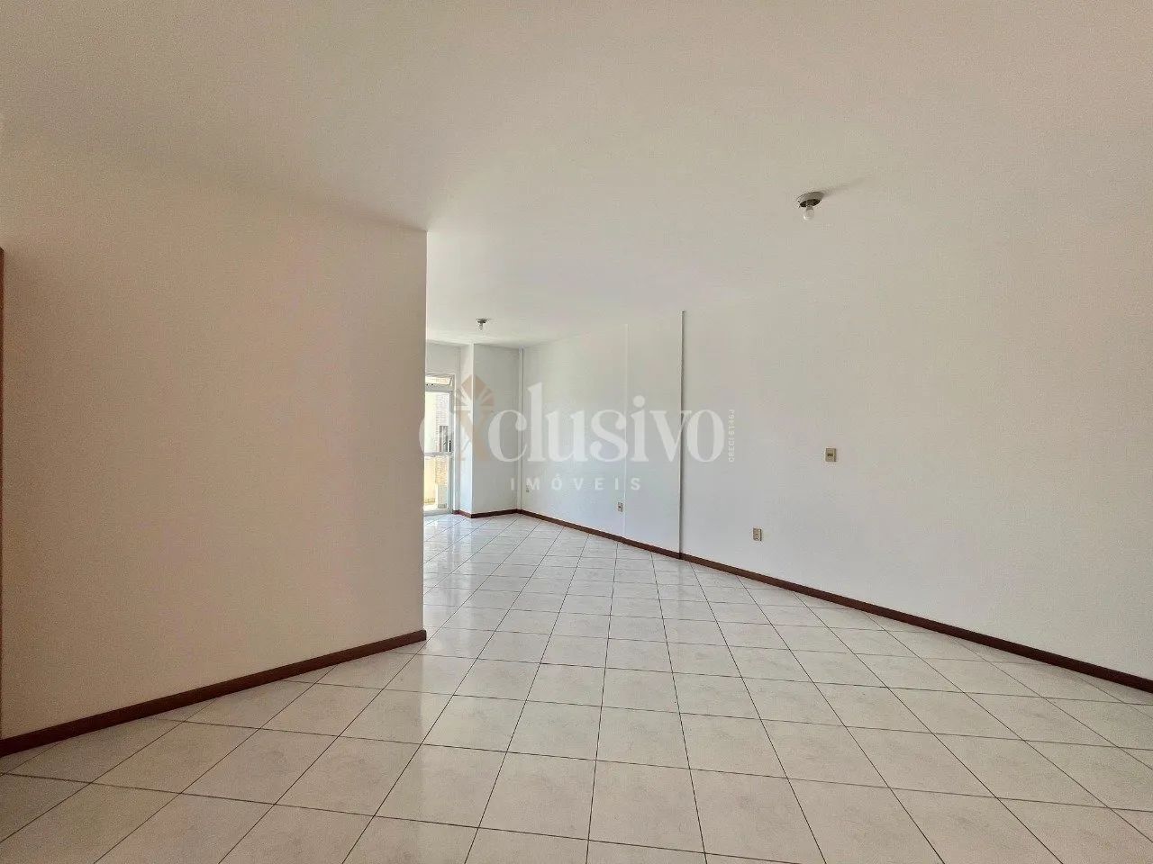 Apartamento com 4 dormitórios sendo 2 suítes no Estreito - Foto 4