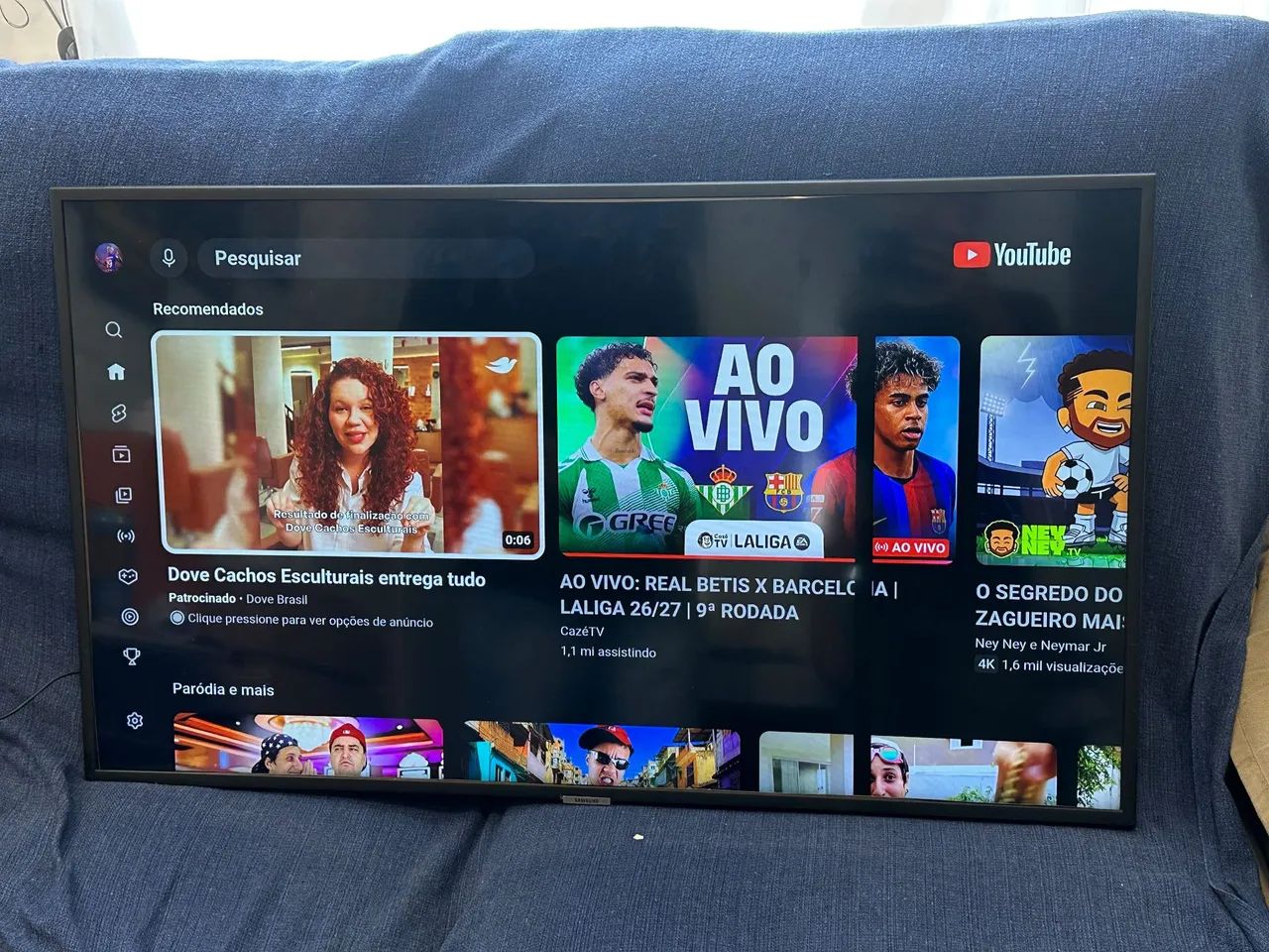 Tv Samsung 43 polegadas com detalhe na tela  - Foto 2