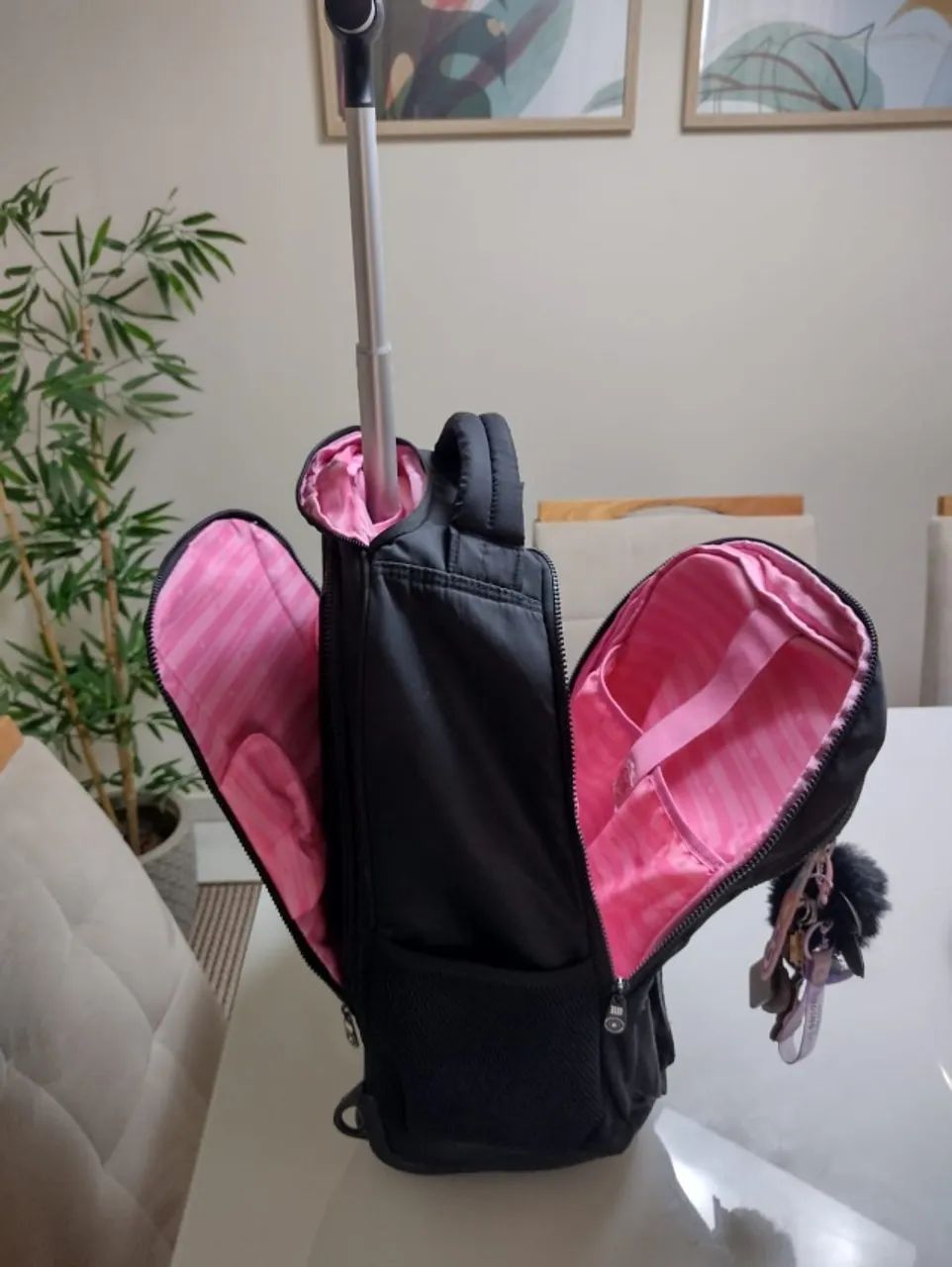 Mochila Carrinho E Costas Preta Rebecca Bonbon - Foto 4