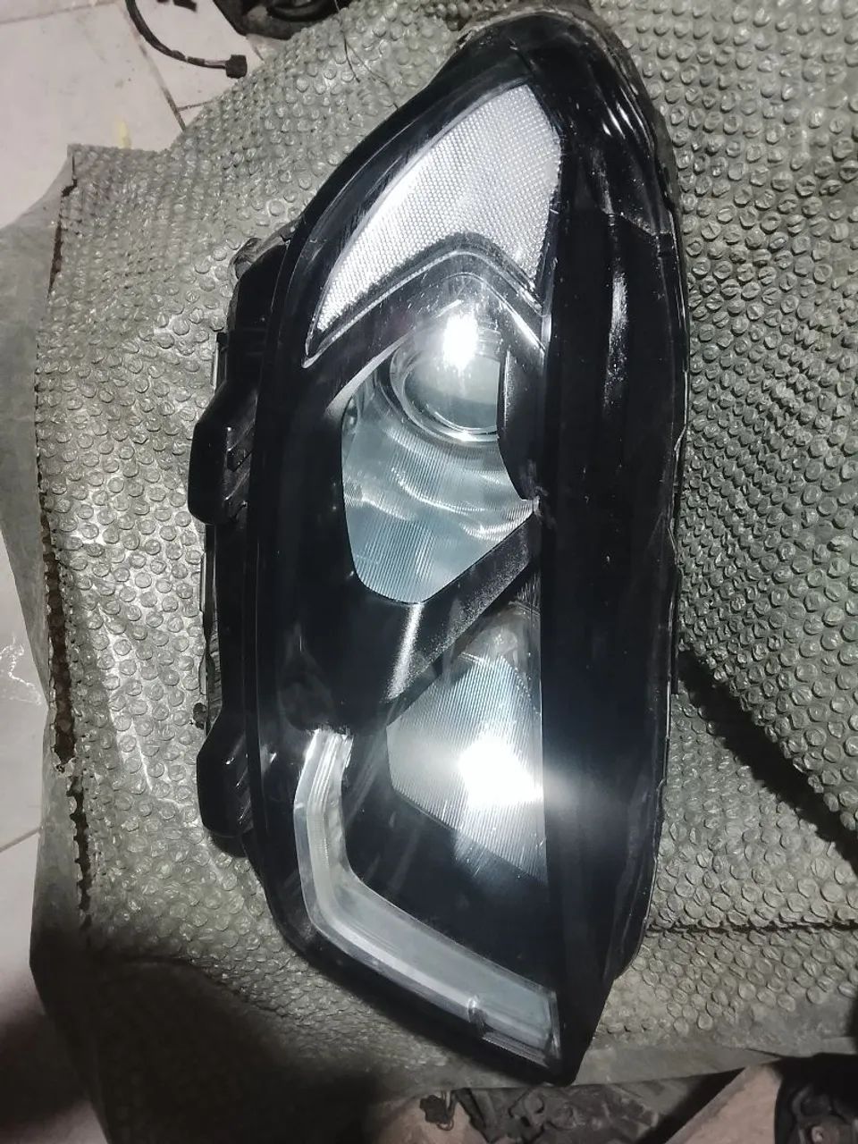 Farol de Ecosport 2019 com Led  Lado esq