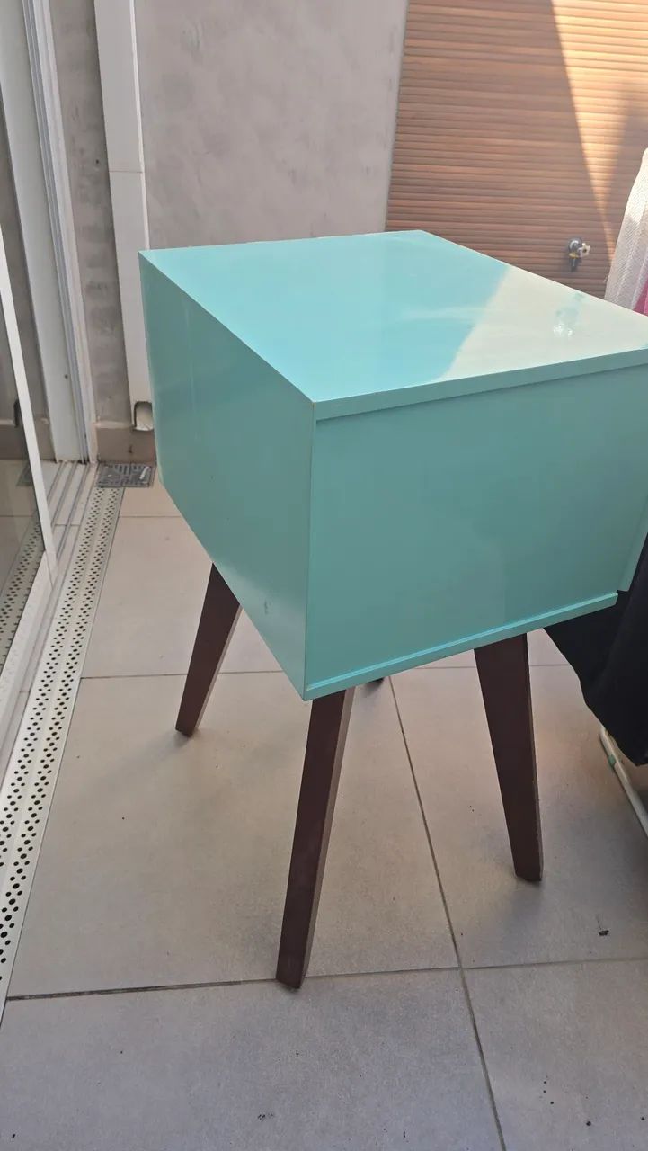 Mesa de cabeceira retrô em bom estado - Foto 2