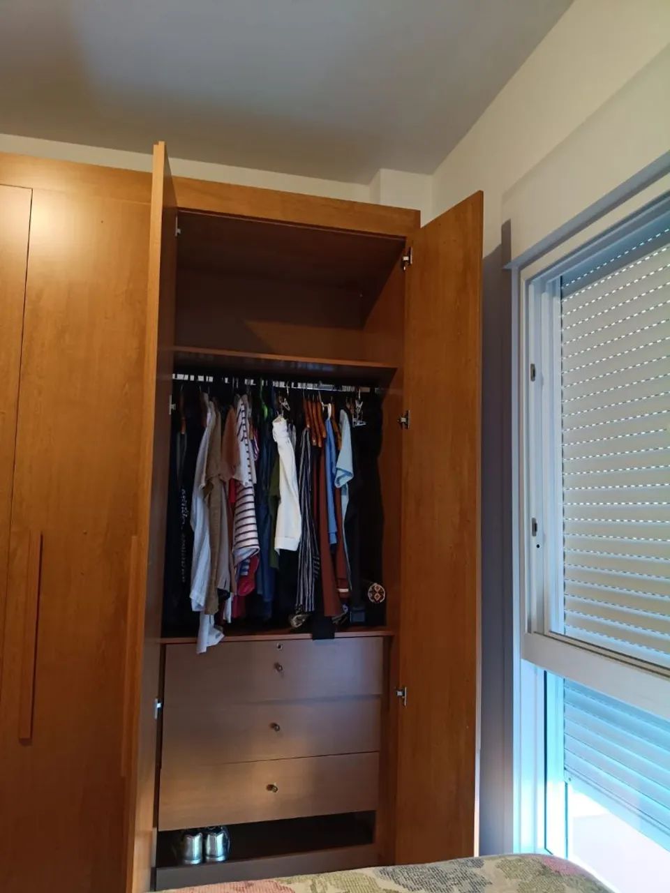 Guarda roupa novo apenas 8 meses de uso