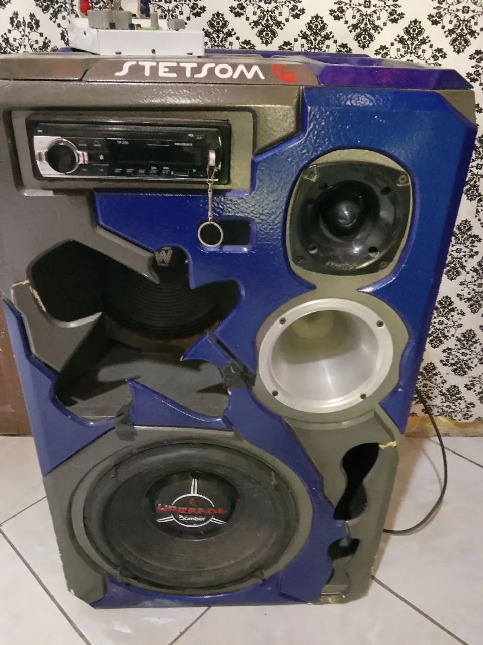 Vendo uma caixa de som uma de uma 6x9 uma corneta uma muita 2modulo e uma mesa - Foto 3