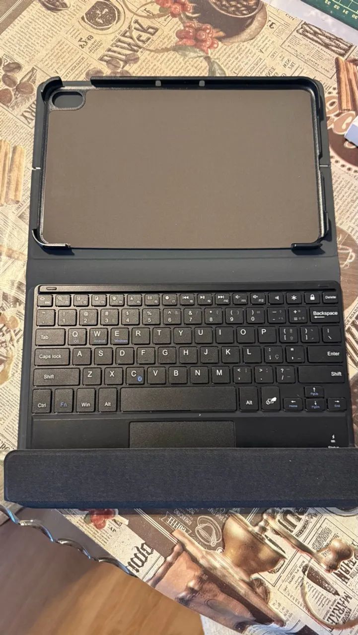 Capa para Tablet com Teclado Bluetooth e Touchpad