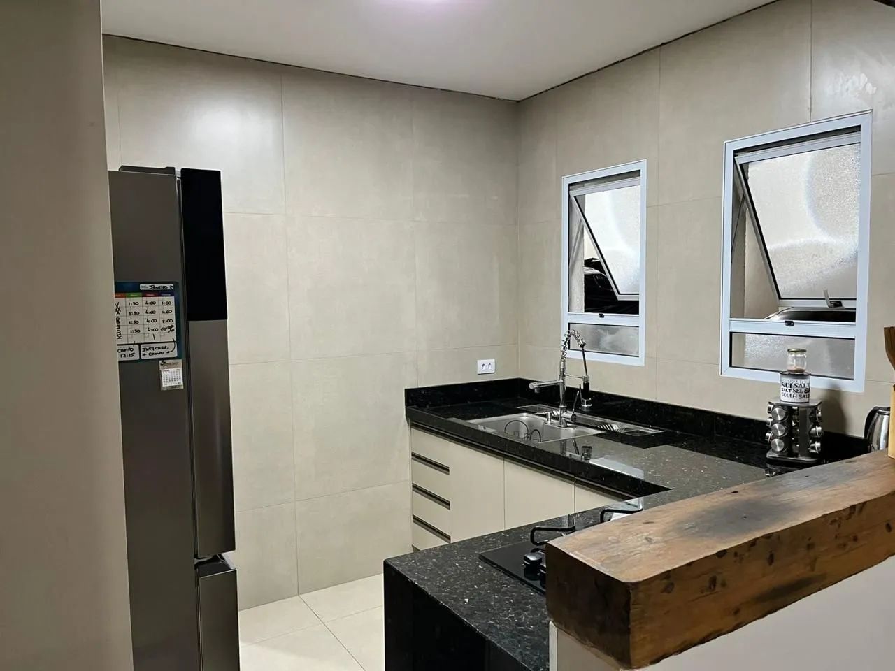 Elegância Rústica e Acabamento Perfeito: Uma Casa Única à Venda - Foto 4